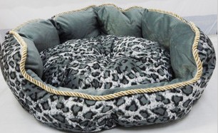 Cartoon-type pet bed