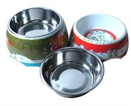 With non-slip dog bowl