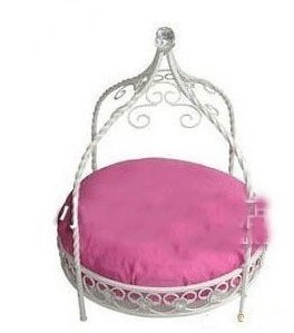 Wrought iron pet bed